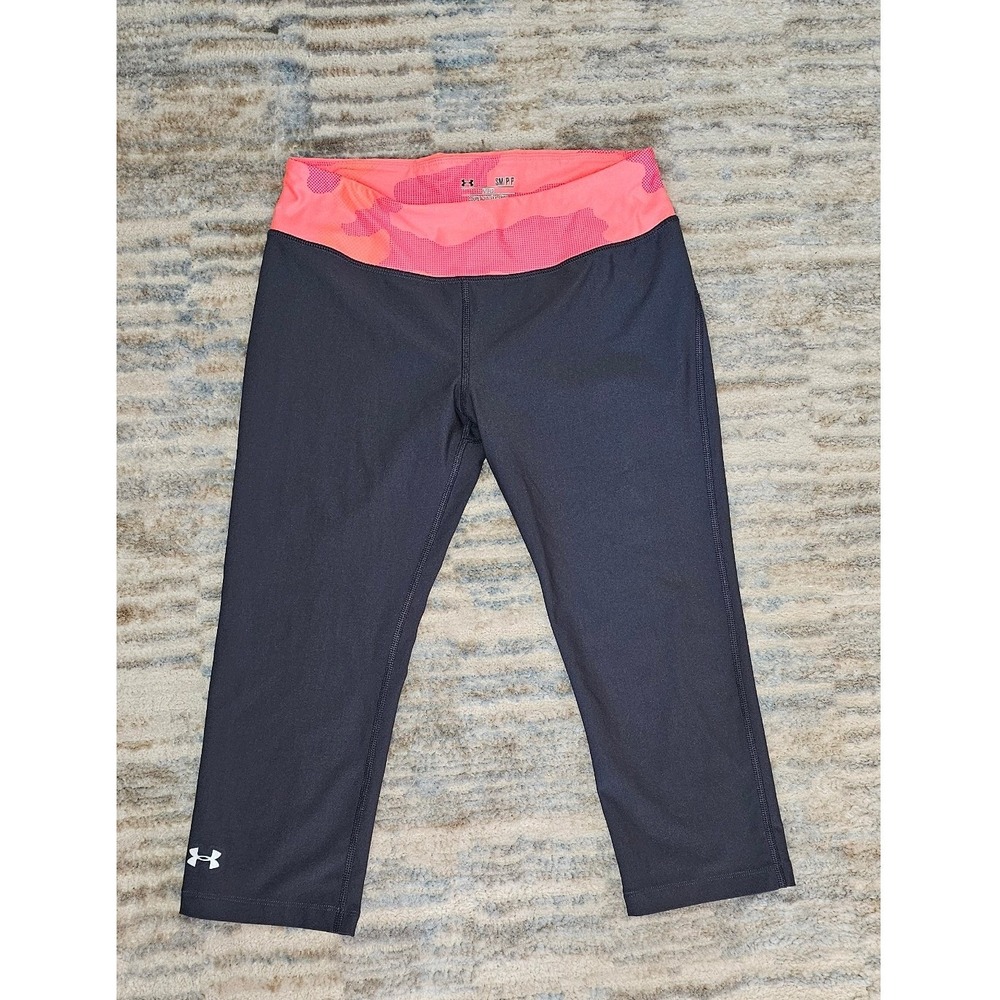 Under Armour HeatGear Womens Capri Leggings Gray Pink‎ Camo Waistband Small
